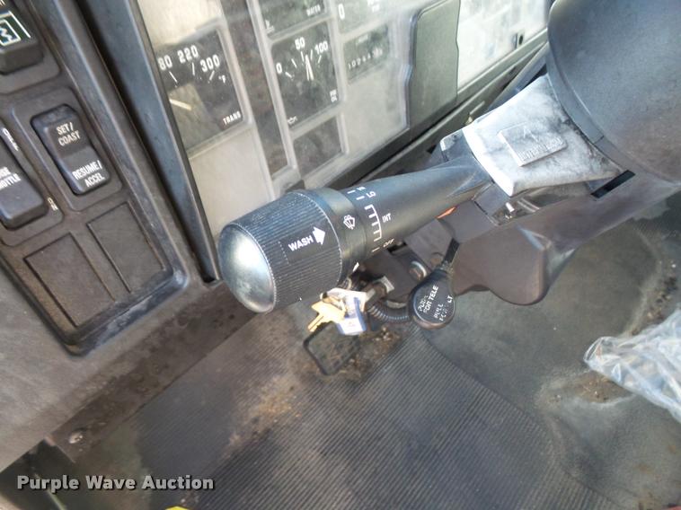 image for item DA3891 2002 International 4700 box truck