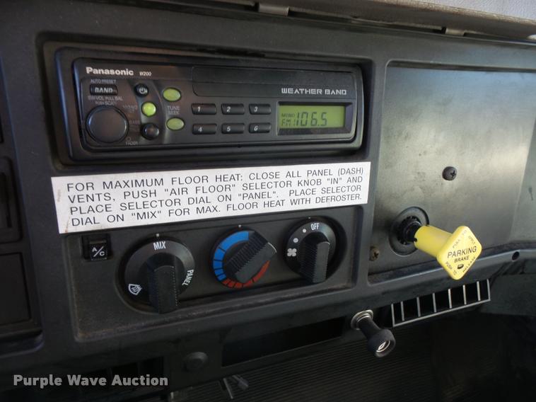 image for item DA3891 2002 International 4700 box truck