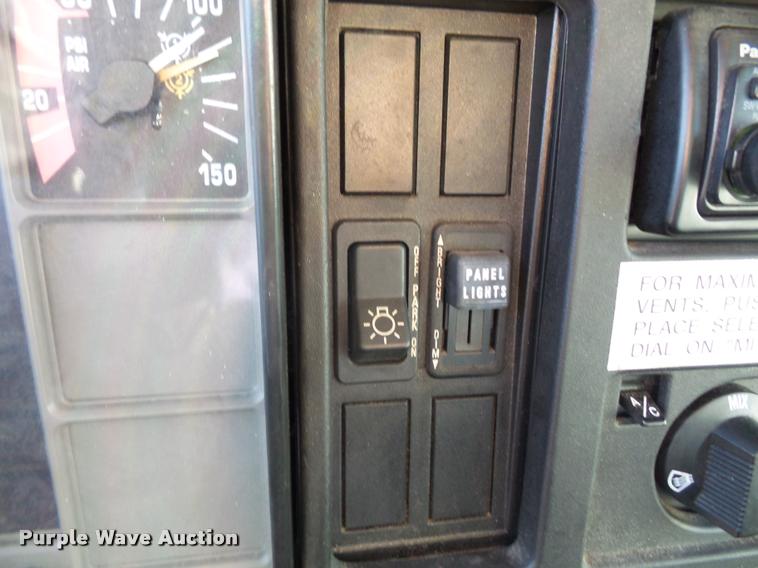 image for item DA3891 2002 International 4700 box truck