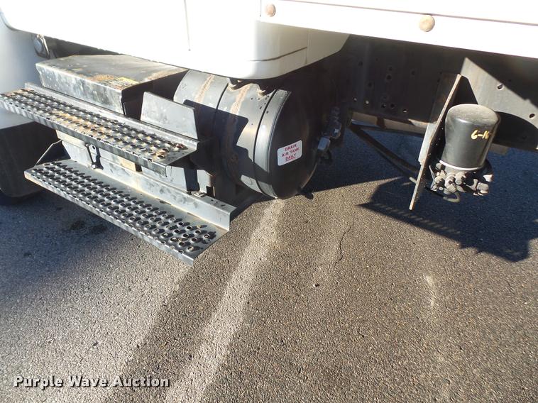 image for item DA3891 2002 International 4700 box truck