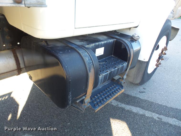 image for item DA3891 2002 International 4700 box truck