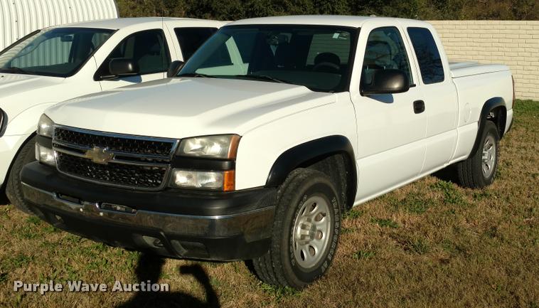 image for item DA4413 2006 Chevrolet Silverado 1500 Ext. Cab pickup truck