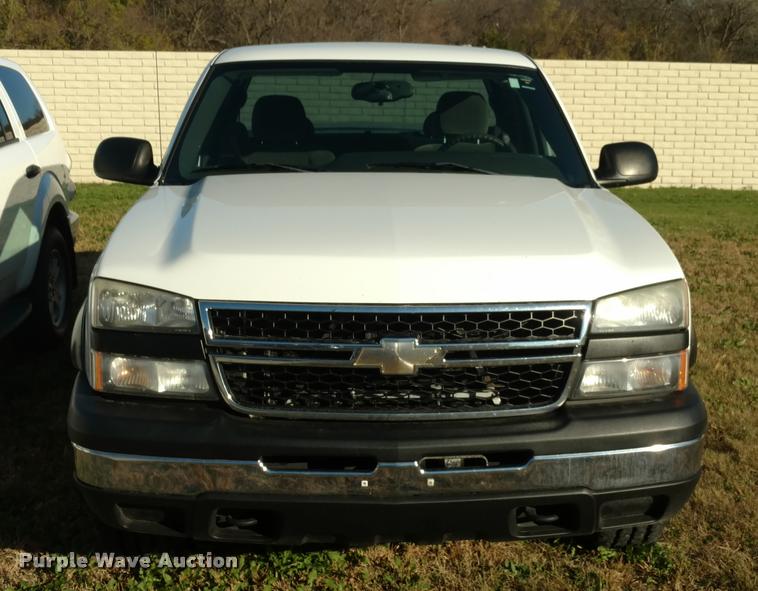 image for item DA4413 2006 Chevrolet Silverado 1500 Ext. Cab pickup truck