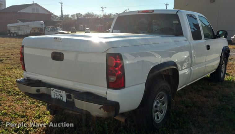 image for item DA4413 2006 Chevrolet Silverado 1500 Ext. Cab pickup truck