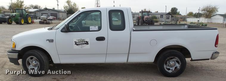 image for item DA4692 2001 Ford F150 XL SuperCab pickup truck