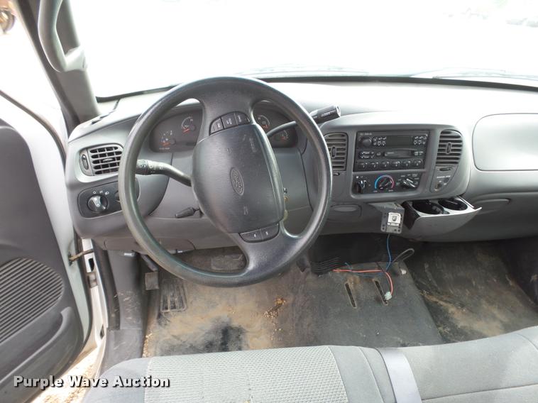 image for item DA4692 2001 Ford F150 XL SuperCab pickup truck