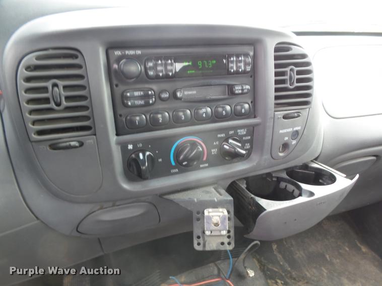 image for item DA4692 2001 Ford F150 XL SuperCab pickup truck