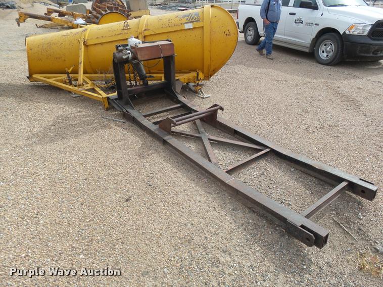 image for item DA4693 1984 Falls 311 snow plow