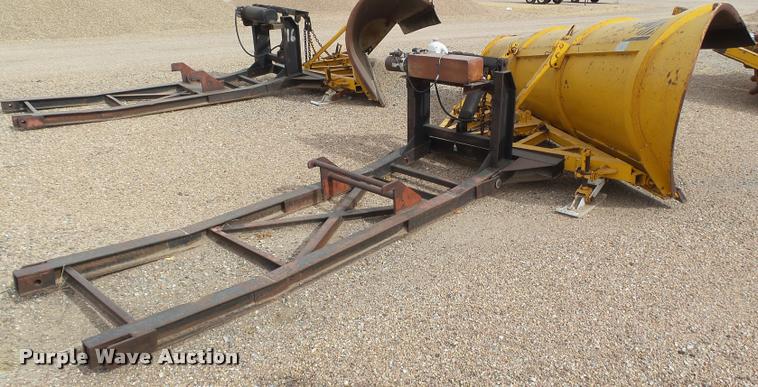 image for item DA4693 1984 Falls 311 snow plow