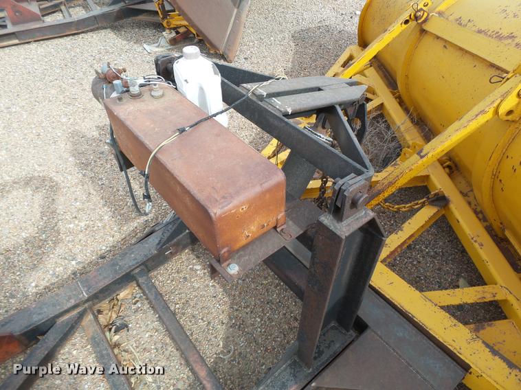 image for item DA4693 1984 Falls 311 snow plow