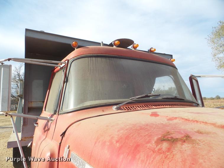 image for item DA5029 1973 International 1600 dump truck