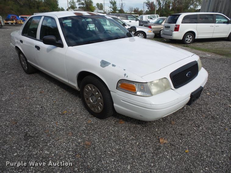 image for item DA8877 2003 Ford Crown Victoria Police Interceptor