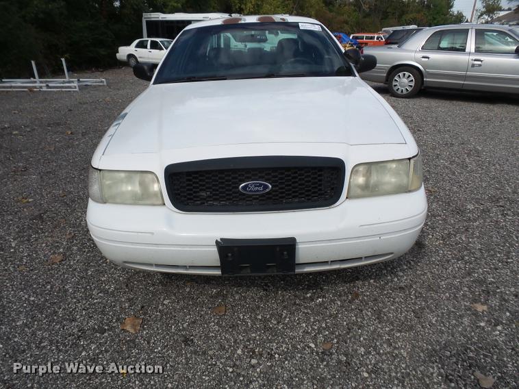 image for item DA8877 2003 Ford Crown Victoria Police Interceptor