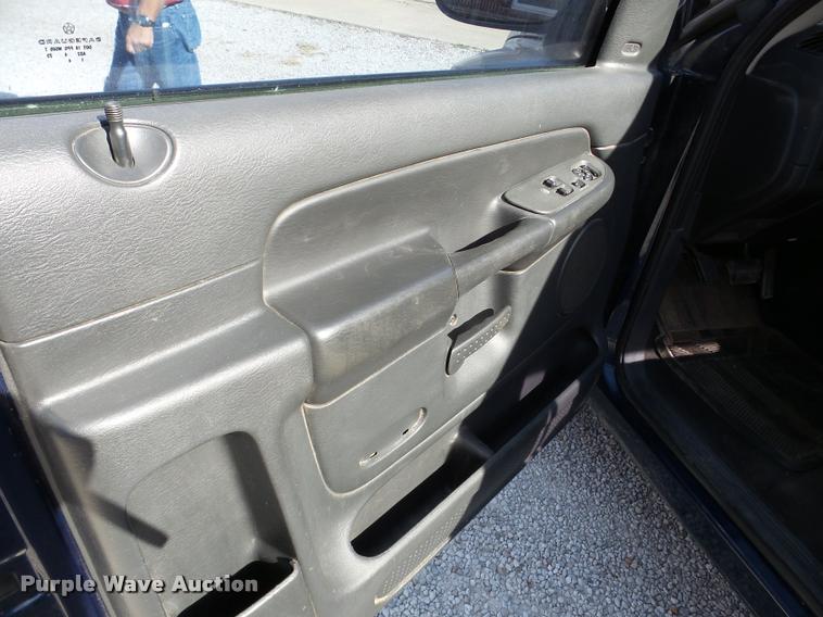 image for item DA8974 2004 Dodge Ram 1500 pickup truck