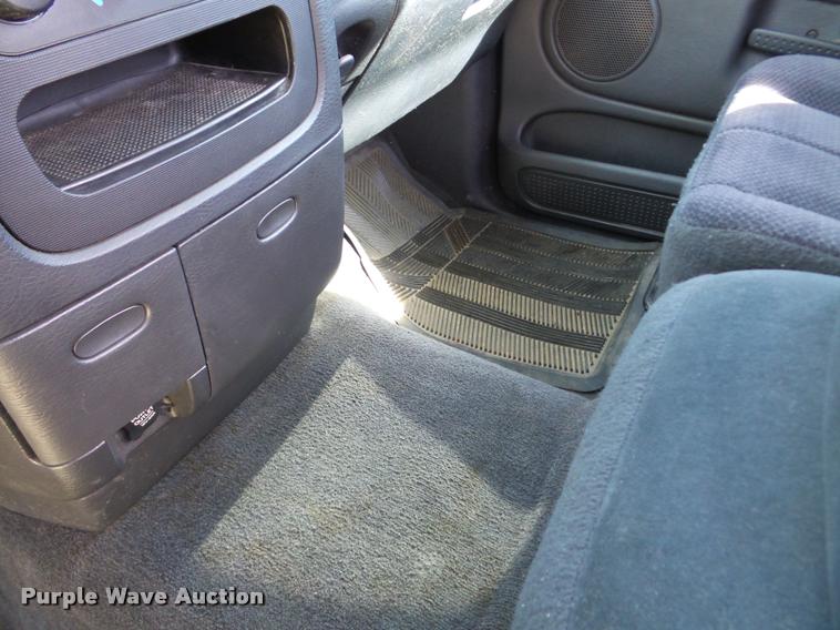 image for item DA8974 2004 Dodge Ram 1500 pickup truck