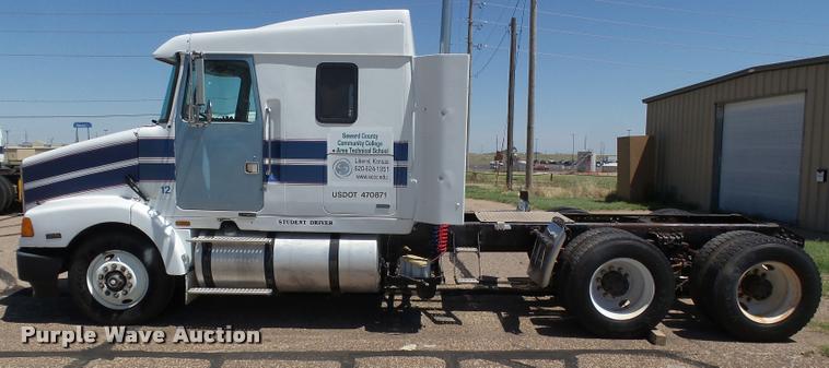 image for item J6041 1990 Volvo WIA semi truck