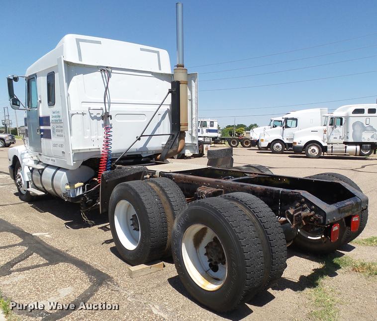 image for item J6041 1990 Volvo WIA semi truck