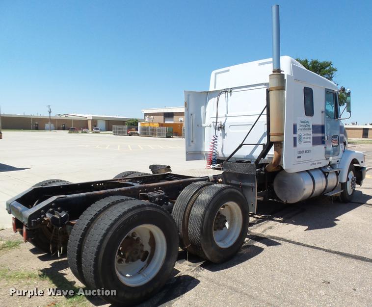 image for item J6041 1990 Volvo WIA semi truck