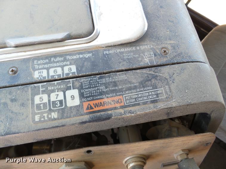 image for item J6041 1990 Volvo WIA semi truck