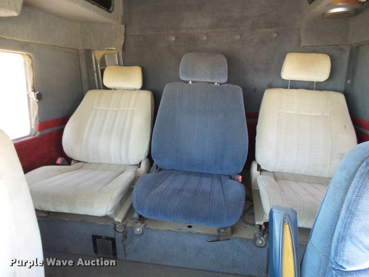 image for item J6041 1990 Volvo WIA semi truck