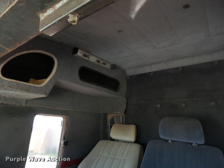 image for item J6041 1990 Volvo WIA semi truck