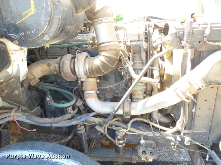 image for item J6041 1990 Volvo WIA semi truck