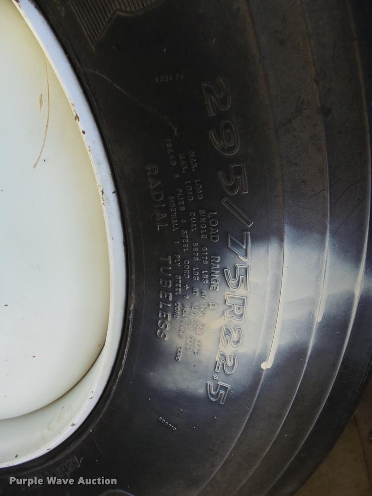 image for item J6041 1990 Volvo WIA semi truck