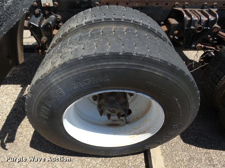 image for item J6041 1990 Volvo WIA semi truck