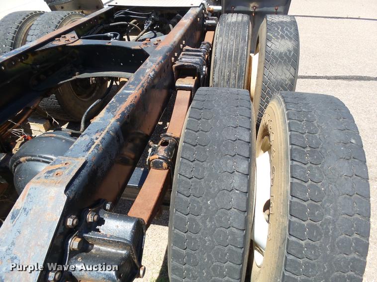 image for item J6041 1990 Volvo WIA semi truck