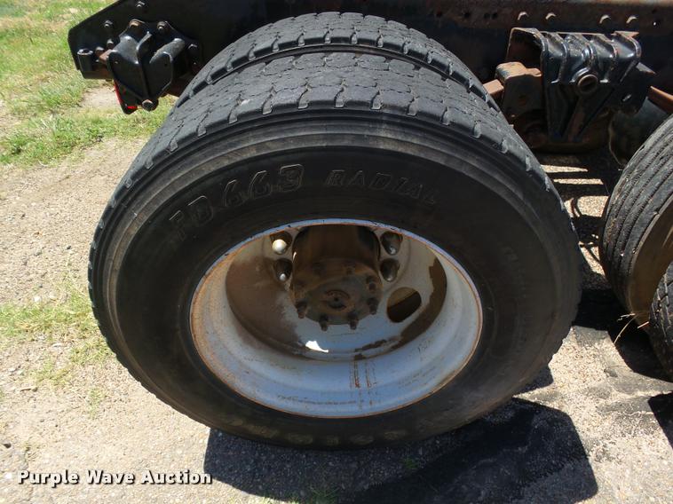 image for item J6041 1990 Volvo WIA semi truck