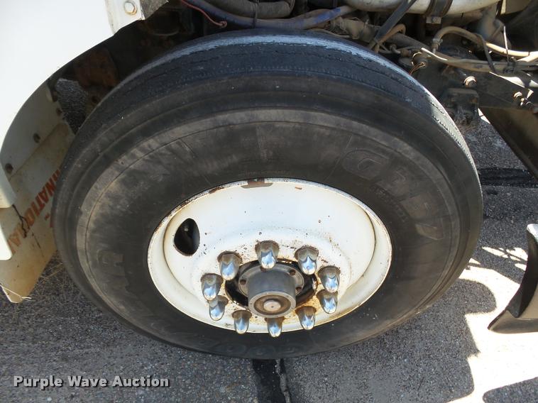 image for item J6041 1990 Volvo WIA semi truck