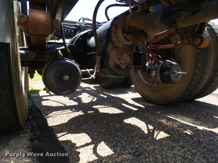 image for item J6041 1990 Volvo WIA semi truck