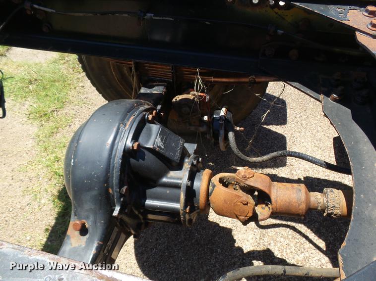 image for item J6041 1990 Volvo WIA semi truck