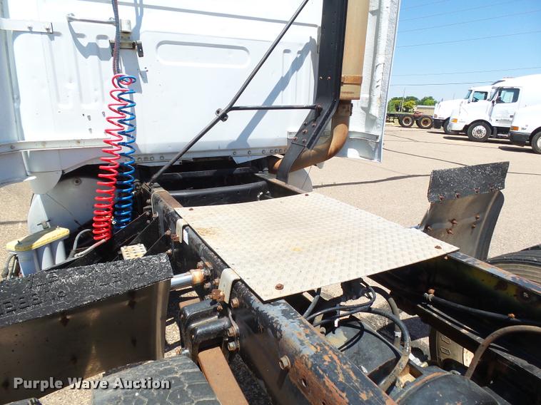 image for item J6041 1990 Volvo WIA semi truck