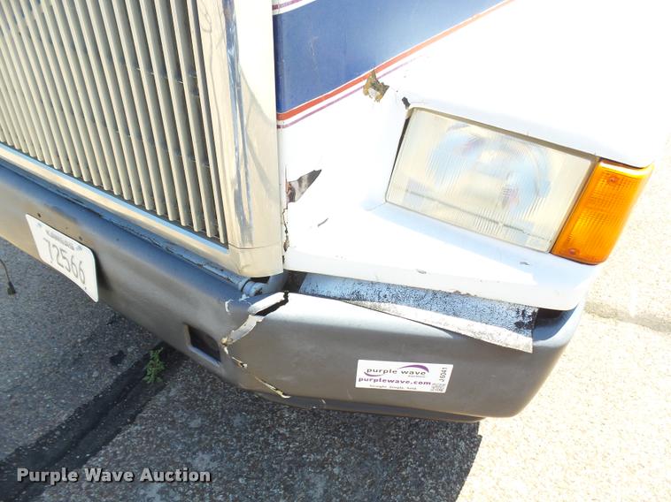 image for item J6041 1990 Volvo WIA semi truck