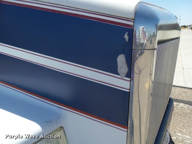 image for item J6041 1990 Volvo WIA semi truck