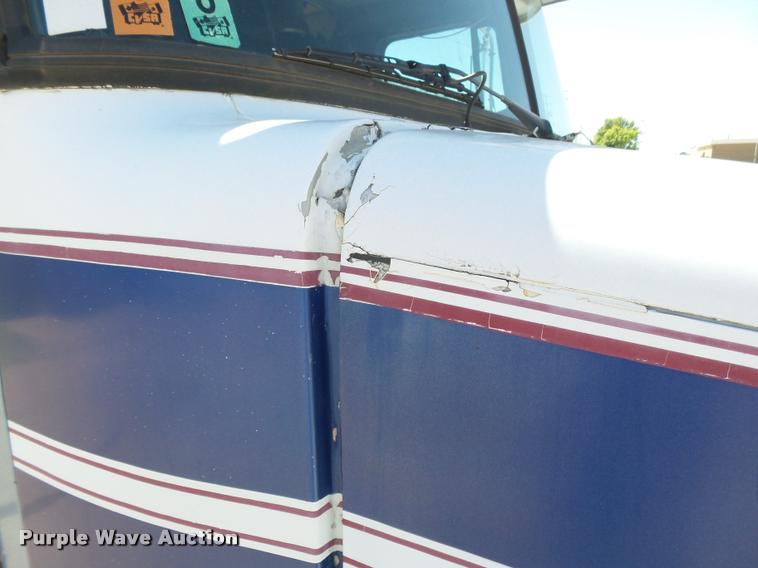 image for item J6041 1990 Volvo WIA semi truck