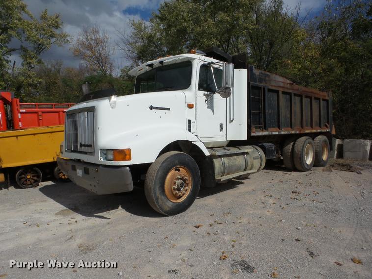 image for item J8715 1995 International 9200 dump truck
