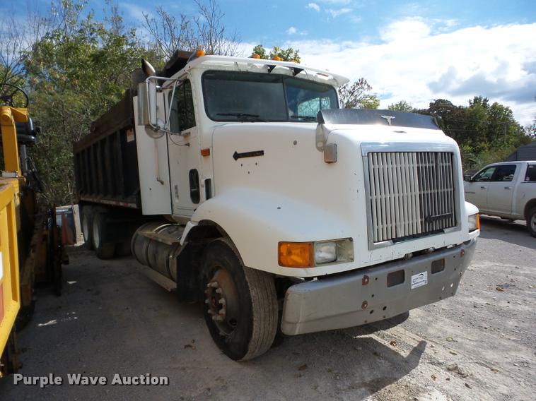 image for item J8715 1995 International 9200 dump truck