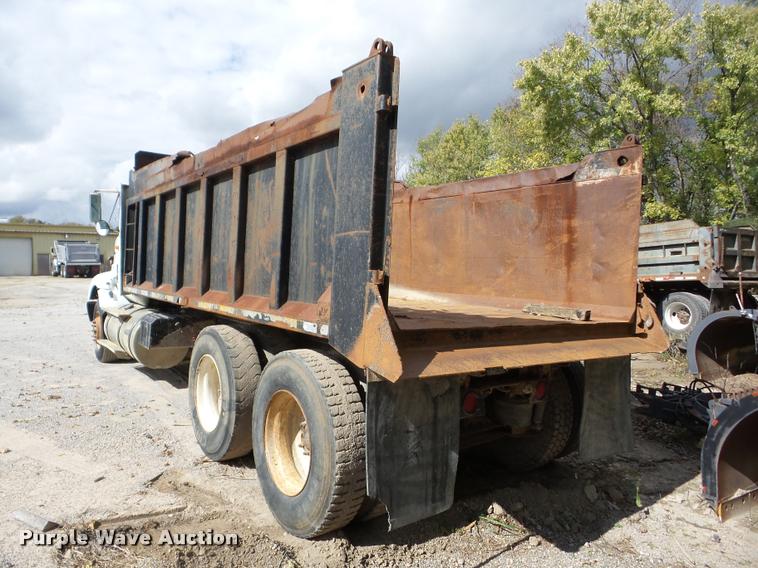 image for item J8715 1995 International 9200 dump truck
