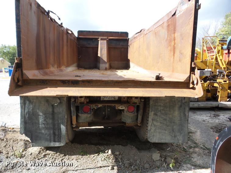 image for item J8715 1995 International 9200 dump truck