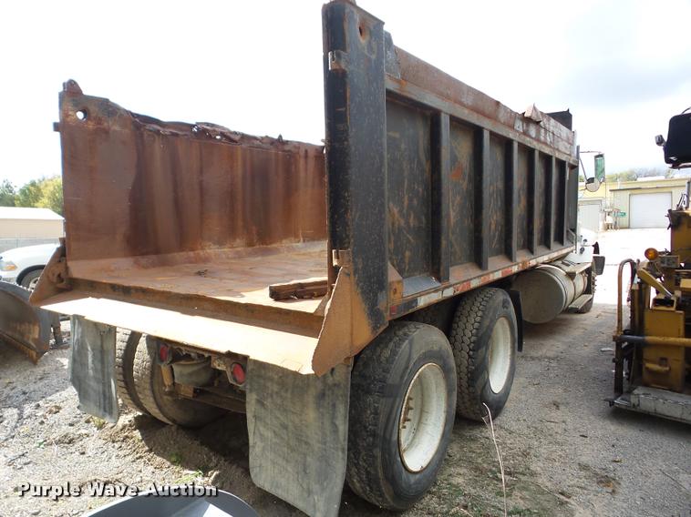 image for item J8715 1995 International 9200 dump truck