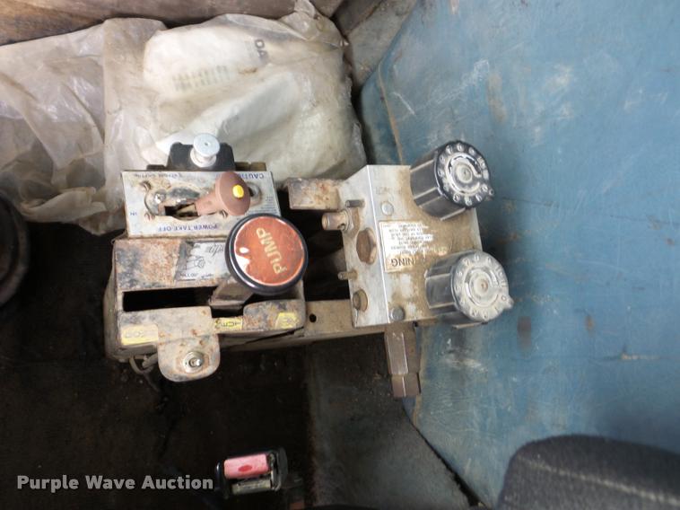 image for item J8715 1995 International 9200 dump truck