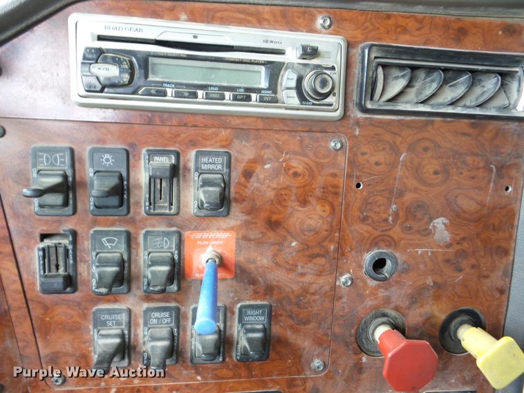 image for item J8715 1995 International 9200 dump truck