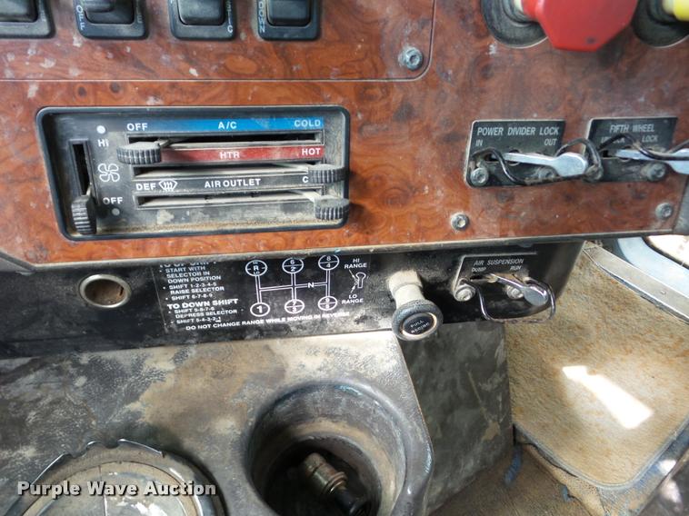 image for item J8715 1995 International 9200 dump truck