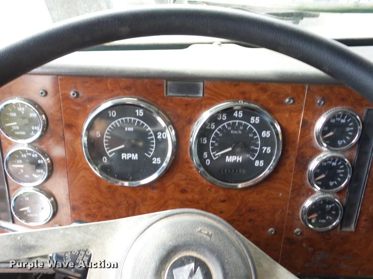 image for item J8715 1995 International 9200 dump truck