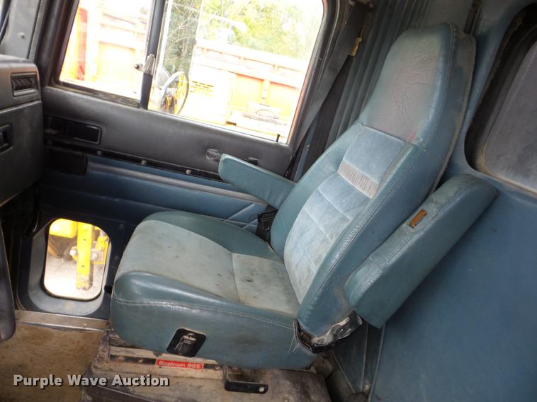 image for item J8715 1995 International 9200 dump truck