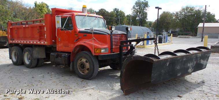 image for item J8716 1999 International 4900 dump truck
