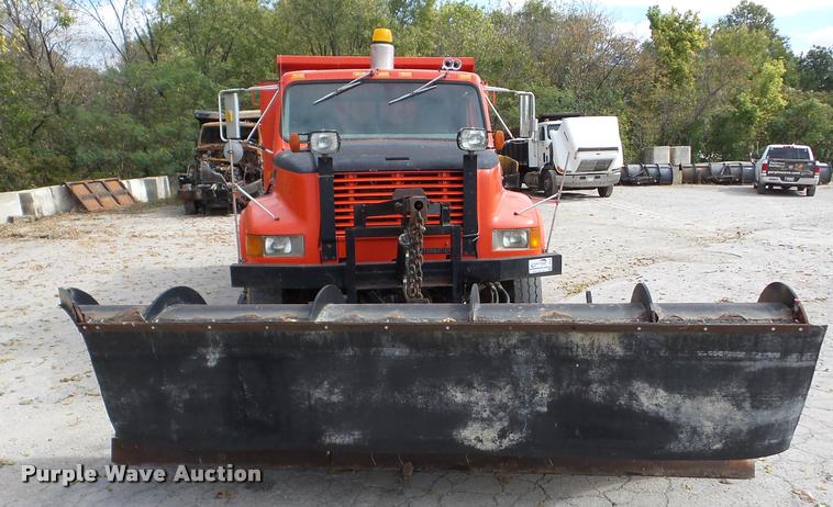 image for item J8716 1999 International 4900 dump truck