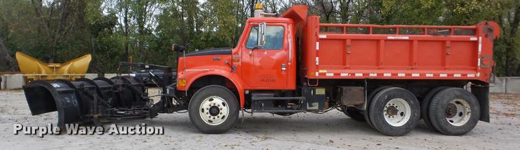image for item J8716 1999 International 4900 dump truck